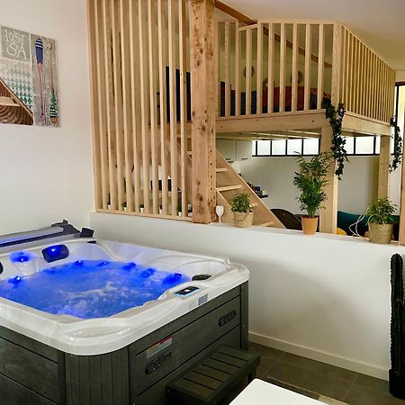 Loft Avec Jacuzzi Et Terrasse Prives Lägenhet Sévrier Exteriör bild