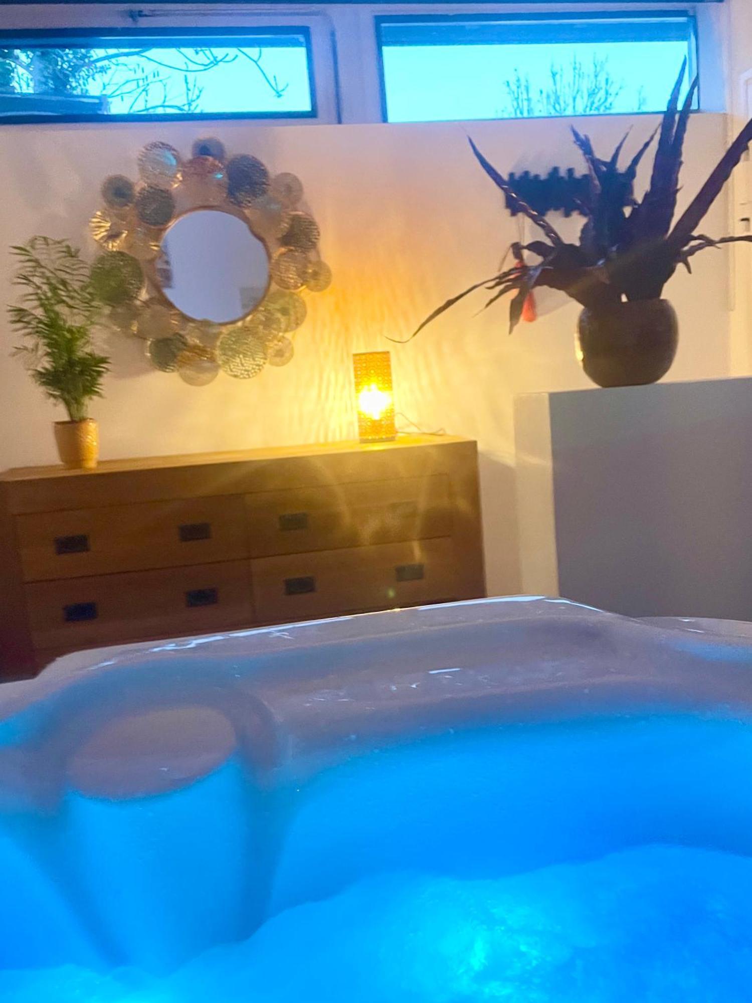 Loft Avec Jacuzzi Et Terrasse Prives Lägenhet Sévrier Exteriör bild